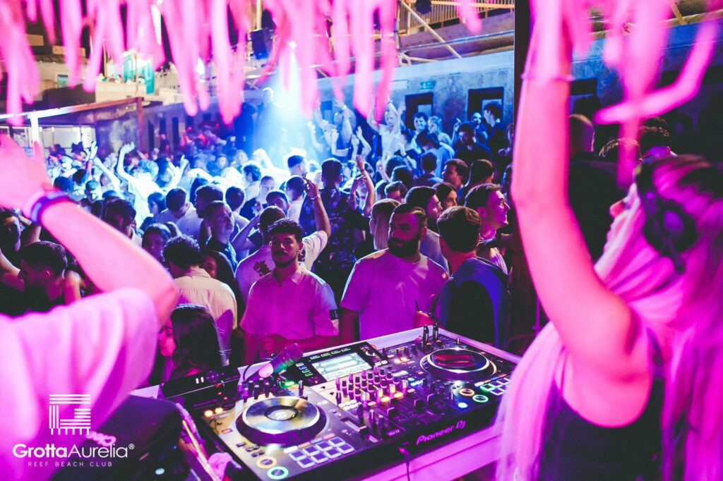 Discoteca sulla Spiaggia Vicino Roma
